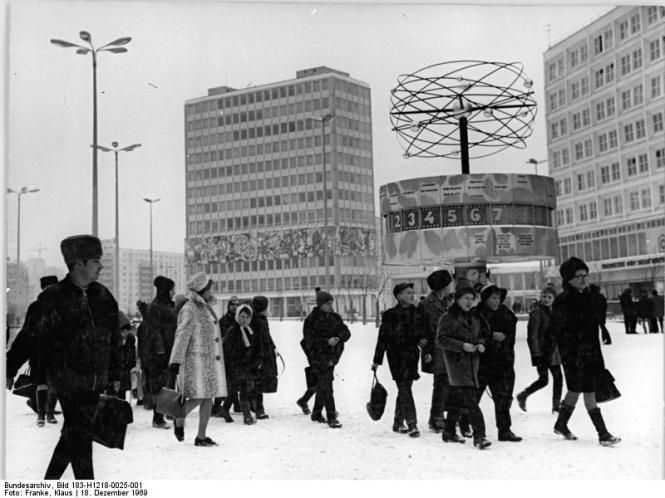Zentralbild Franke 18.12.69 Berlin-Dezember 1969: Ausflug über den Alexanderplatz, ehemals verkehrsreicher Knotenpunkt der Hauptstadt.